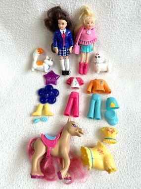 Polly Pocket “2 Cool at the Pocket Plaza” Set 2005 with Cousin Pia, Pets, Horse